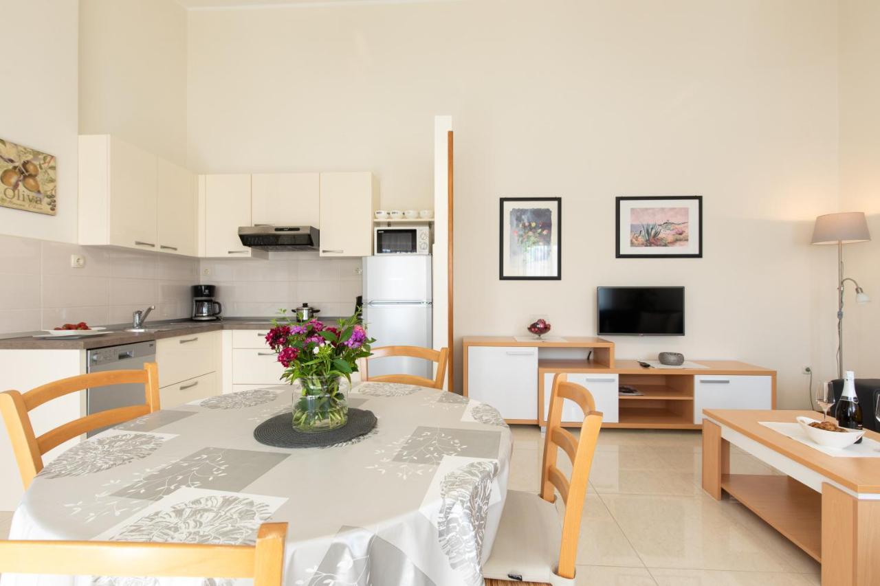 Apartments Dujmovic Ivo 1 Башка Екстер'єр фото