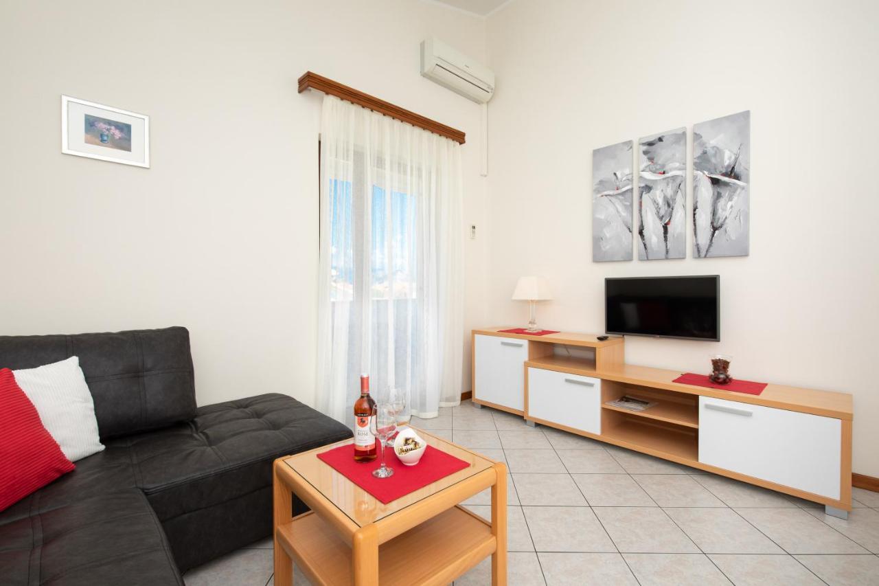 Apartments Dujmovic Ivo 1 Башка Екстер'єр фото